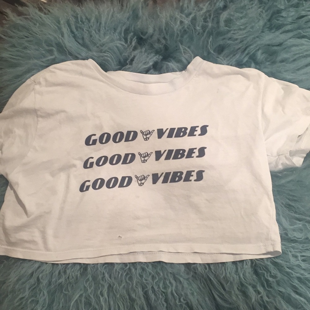 Cropped white shirt